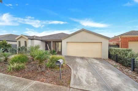 Charming 4-Bedroom Family Home with Secure Parking - Danfield Drive, Tarneit - Photo 3