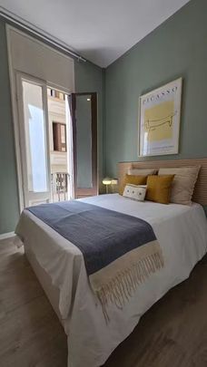 Plaça de la Universitat, Barcelona, Catalonia 08007 - Photo 1