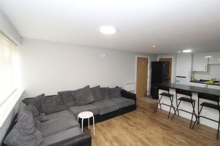 6 bedroom flat to rent - Photo 2