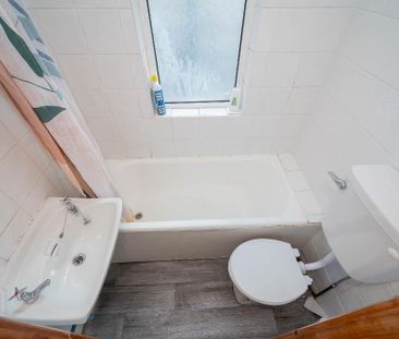 29 Delhi Parade, Belfast, BT7 3AU - Photo 6