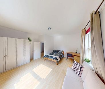 5 bedroom detached house to rent - Photo 3