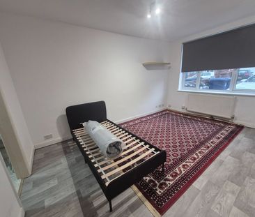 Studio Flat, Wesley Avenue, NW10 - Photo 6