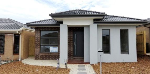 Spacious 3-Bedroom Home with City Views in Wollert - Photo 2