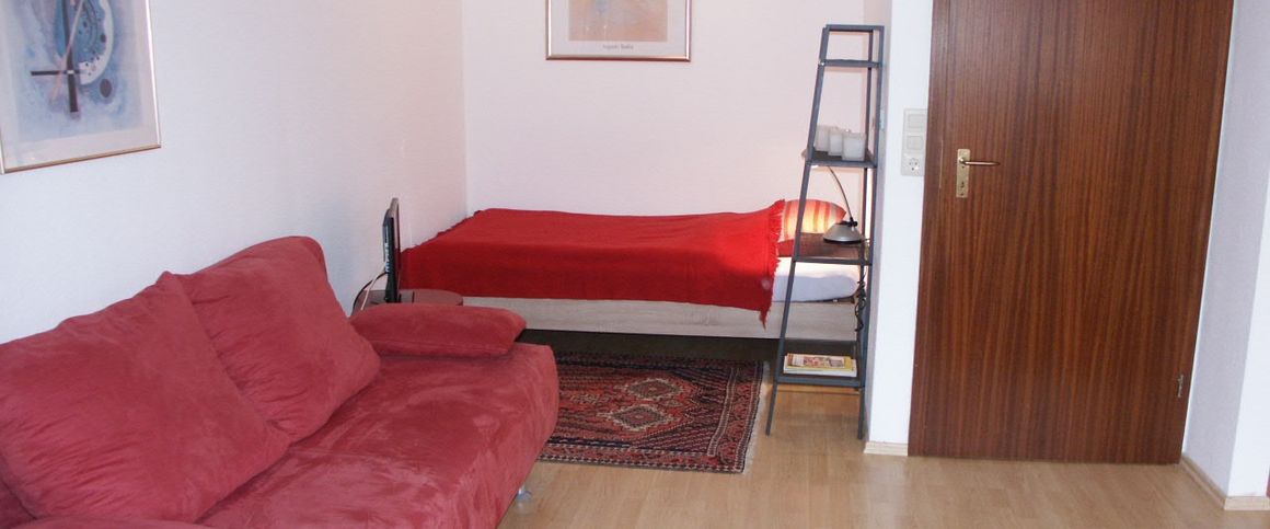 Katharinenviertel, möbliertes Apartment in Citynähe mit PkW-Stellplatz. - Foto 1