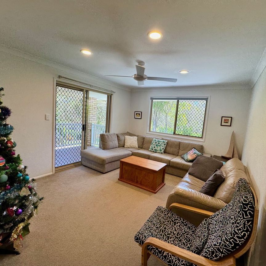 Amazing 4 Bedroom Family Home in Noosaville &vert; &dollar;885 Per Week - Photo 1