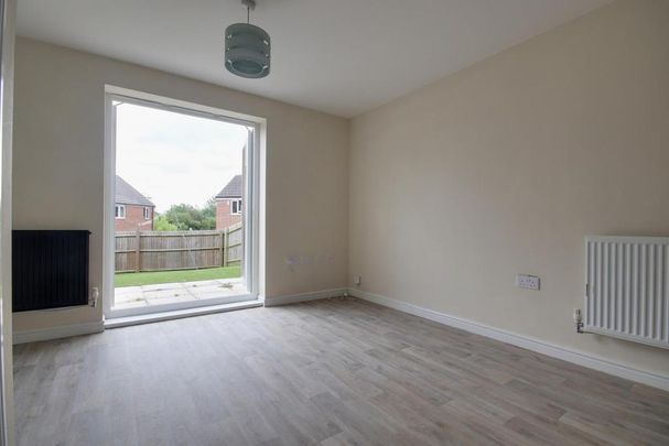 2 bedroom end of terrace house to rent - Photo 1