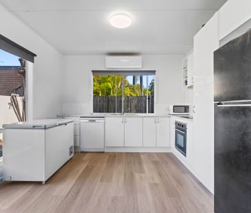 10A Poincettia Street, Kingston QLD 4114 - House For Rent | Domain - Photo 4