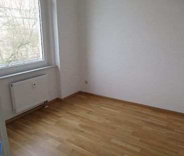 Helle 3 Zimmer Wohnung mit Einbauküche - Photo 2