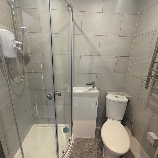 103 Raymond Crescent, GuildfordProperty for lettings - Seymours - Photo 1