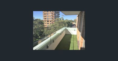 Bright and Airy two Bedroom Apartment with balcony - Photo 3