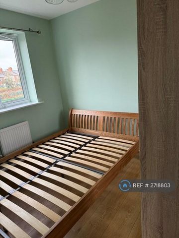 3 bedroom semi-detached house to rent - Photo 4