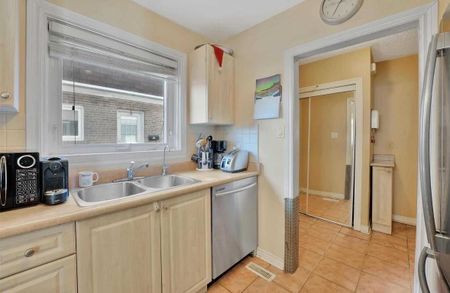 For Lease - 78 Town House Crescent, Brampton, Ontario - Photo 4