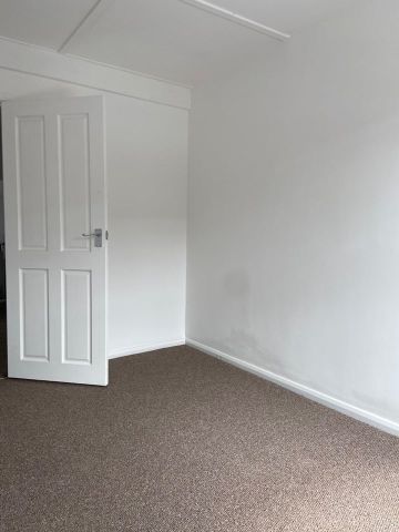 2 Bed Flat, Dunstable Road, LU1 - Photo 5