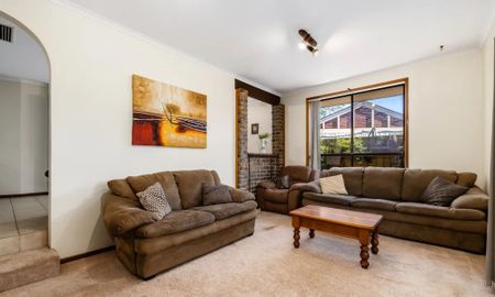 Spacious Family Home in a Quiet Cul-de-Sac - Photo 3