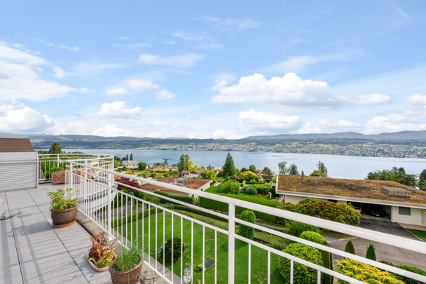 Einzigartige Attikawohnung mit Seesicht, Terrasse und Luxusausstattung - Photo 1