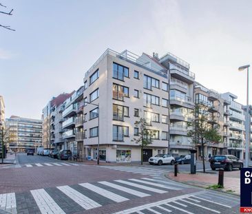 Gerenoveerd en centraal gelegen hoekappartement - Photo 1