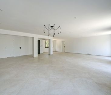 Location Maison Aix-en-Provence 7 Pièces 244 m² - Photo 2