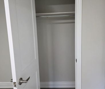 For Lease - 420 Winfield Terrace Unit# Upper Floor, Mississauga, On... - Photo 2