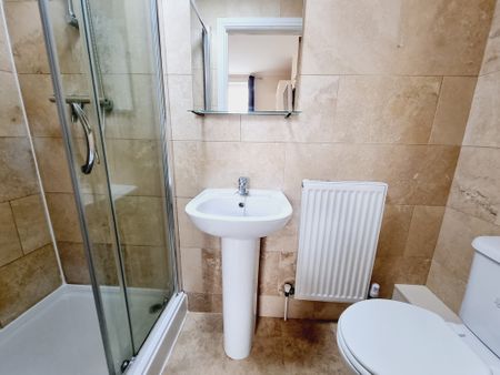 9 Bed Student Accommodation - Photo 5