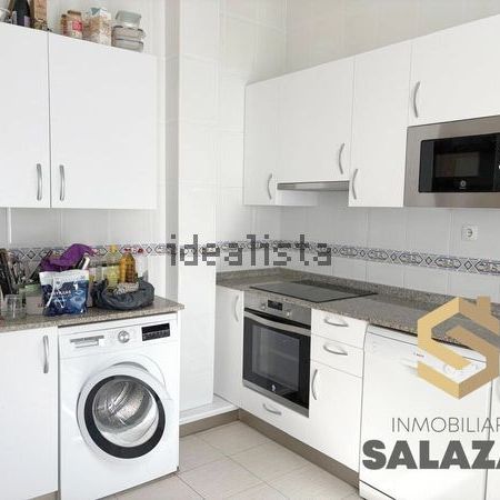 Alquiler de piso en Calle Autonomia - Photo 1