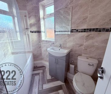 Folly Lane - Warrington - WA5 - Photo 4