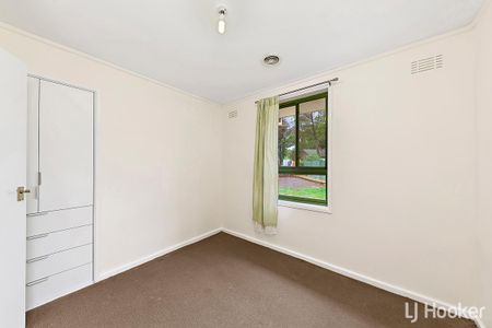 8 Knaggs Crescent, Page ACT 2614 - House For Rent | Domain - Photo 2