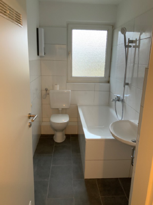 Ruhig gelegen, trotzdem zentral - renovierte Balkonwohnung mit modernem Wannenbad - Photo 1