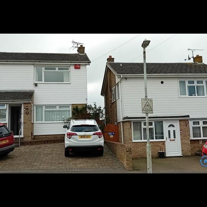 1 bedroom in a house share to rent - Photo 1