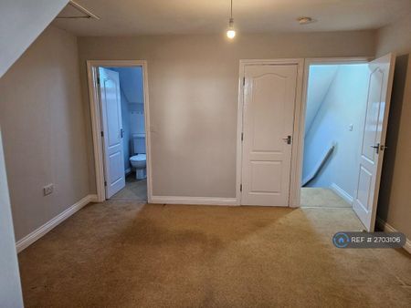 3 bedroom semi-detached house to rent - Photo 3