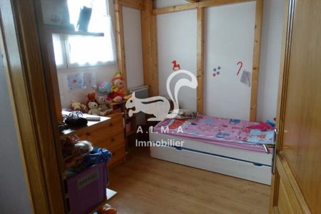 SALLES. Centre bourg, toutes commodités à pied, maison 3 cha - Photo 3