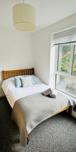 A Comforting 6 Double Bedrooms for Rent in Brighton - Photo 3