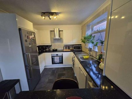 Wellington Road, Enfield, EN1 - Photo 2