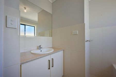 COSY FAMILY HOME IN CENTRAL LOCATION - Photo 2