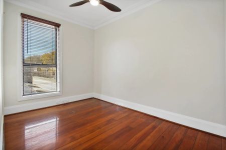 Location & lifestyle - Photo 4