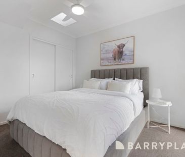 Beautifully Presented 4-Bedroom Modern Home with Breathtaking Views - Photo 6