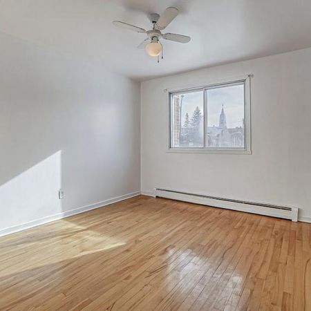 4 1/2 haut de triplex très lumineux rue Ste-Gertrude près boul. Gouin - Photo 3