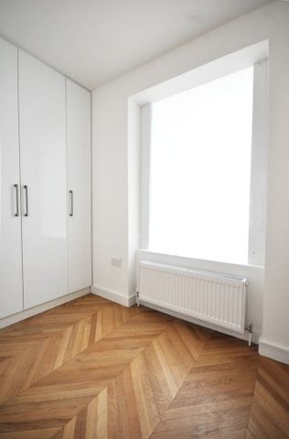 Two Bedroom Flat to rent in London - Photo 5