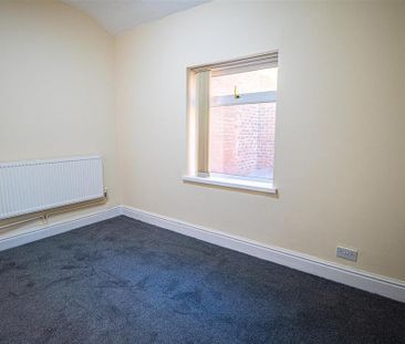 4 bedroom terraced house to rent - Photo 3