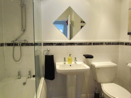 2 bedroom Flat To Let - Photo 5