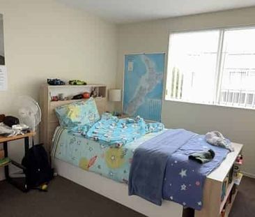 Well maintained 3-Bed Townhouse + Double Garage - Photo 5