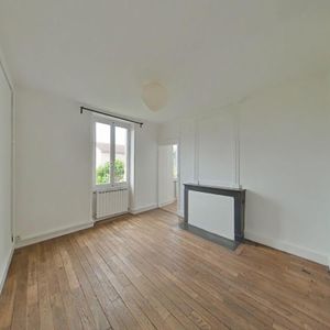Location Appartement 4 pièces 110m² ROMANS SUR ISERE 26100 - Photo 2