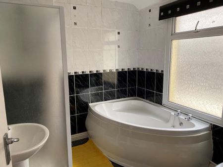 1 bedroom in a house share to rent - Photo 5