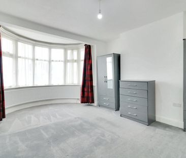 Kenton Park Crescent, Harrow, HA3 - Photo 3