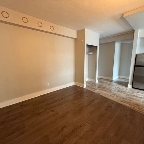 420 Parkdale Ave - Photo 1