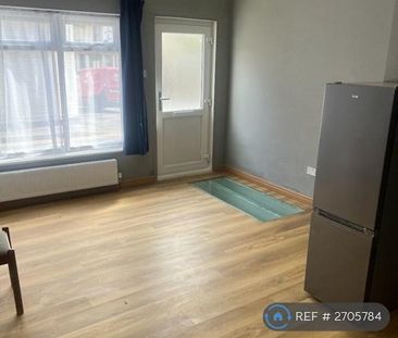 2 bedroom maisonette to rent - Photo 2