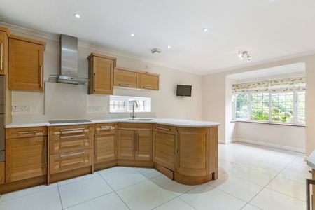 5 bedroom detached house to rent - Photo 2