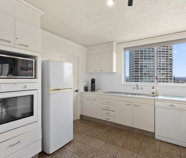 CONVENIENT AND CENTRAL LOCATION - STUNNING VEIWS - SUPER SIZED APAR... - Photo 4