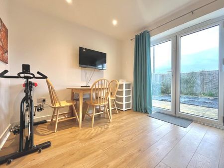 1 bedroom in a house share to rent - Photo 3