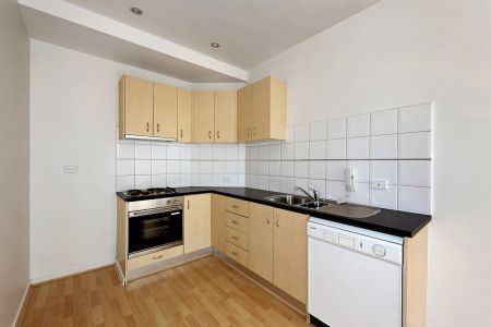 Trendy bayside loft living, can't get much better! - Photo 2