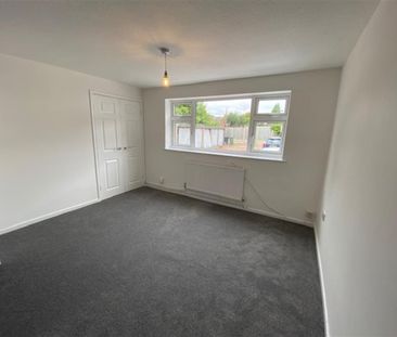 2 bedroom Flat To Let - Photo 4